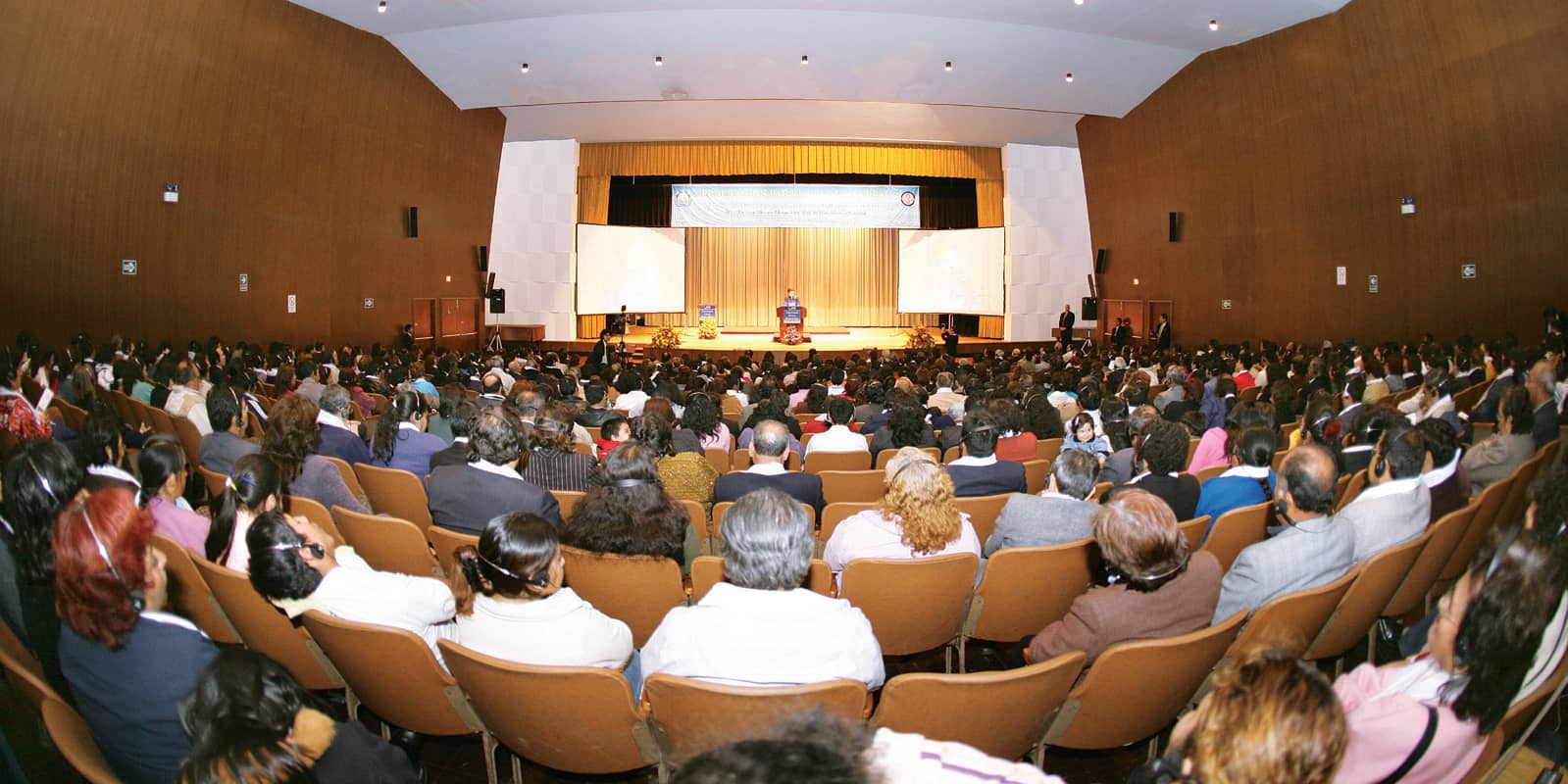 True Family Three Generations World Speaking Tour to Forty Nations (August 31 - October 14, 2006), Peru