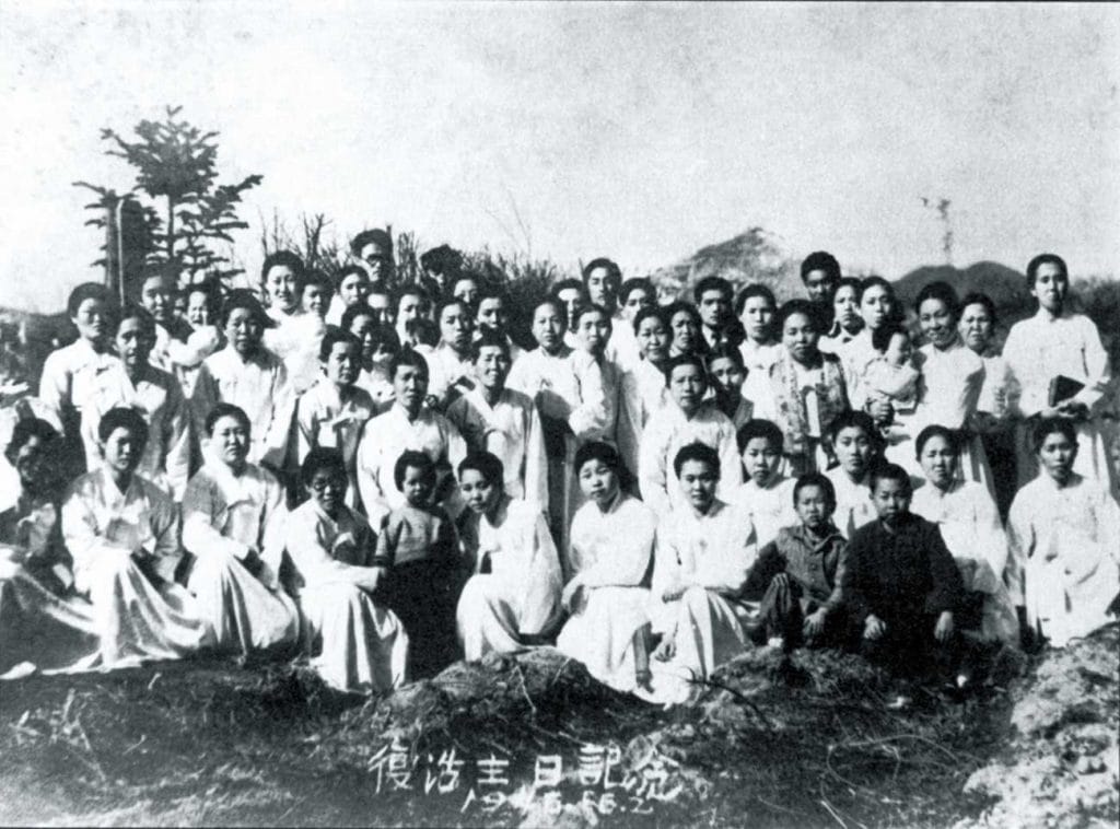 Kim Baek-moon’s group around the time Father attended their services
