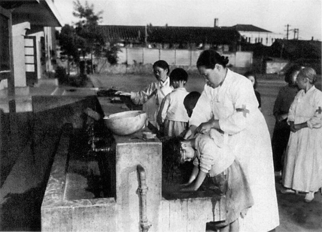 Nurses washing orphans in the city of Daegu in November 1950