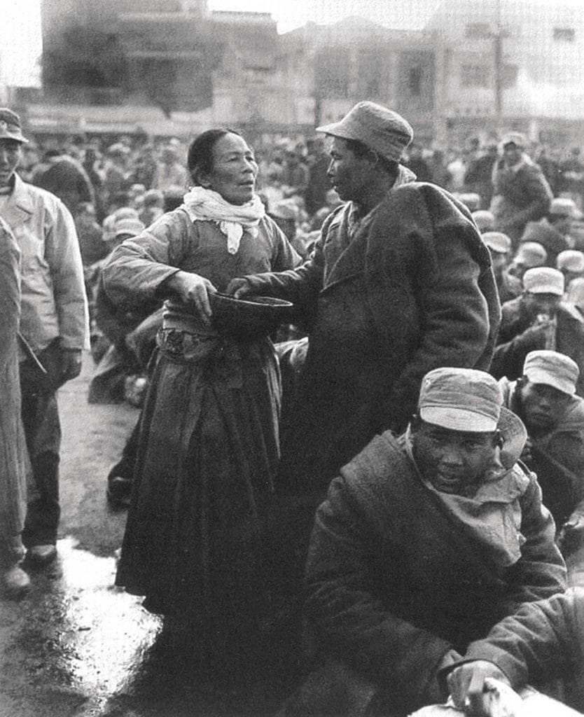 Father’s mother endured hardships to visit him in prison