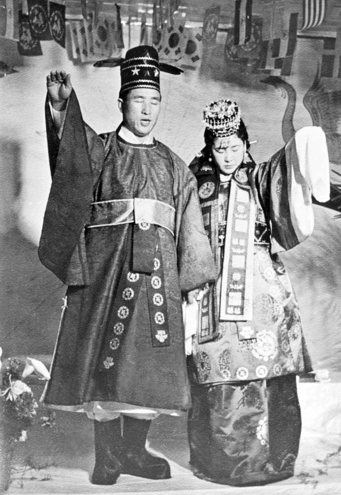 True Father offers the Holy Wedding to God