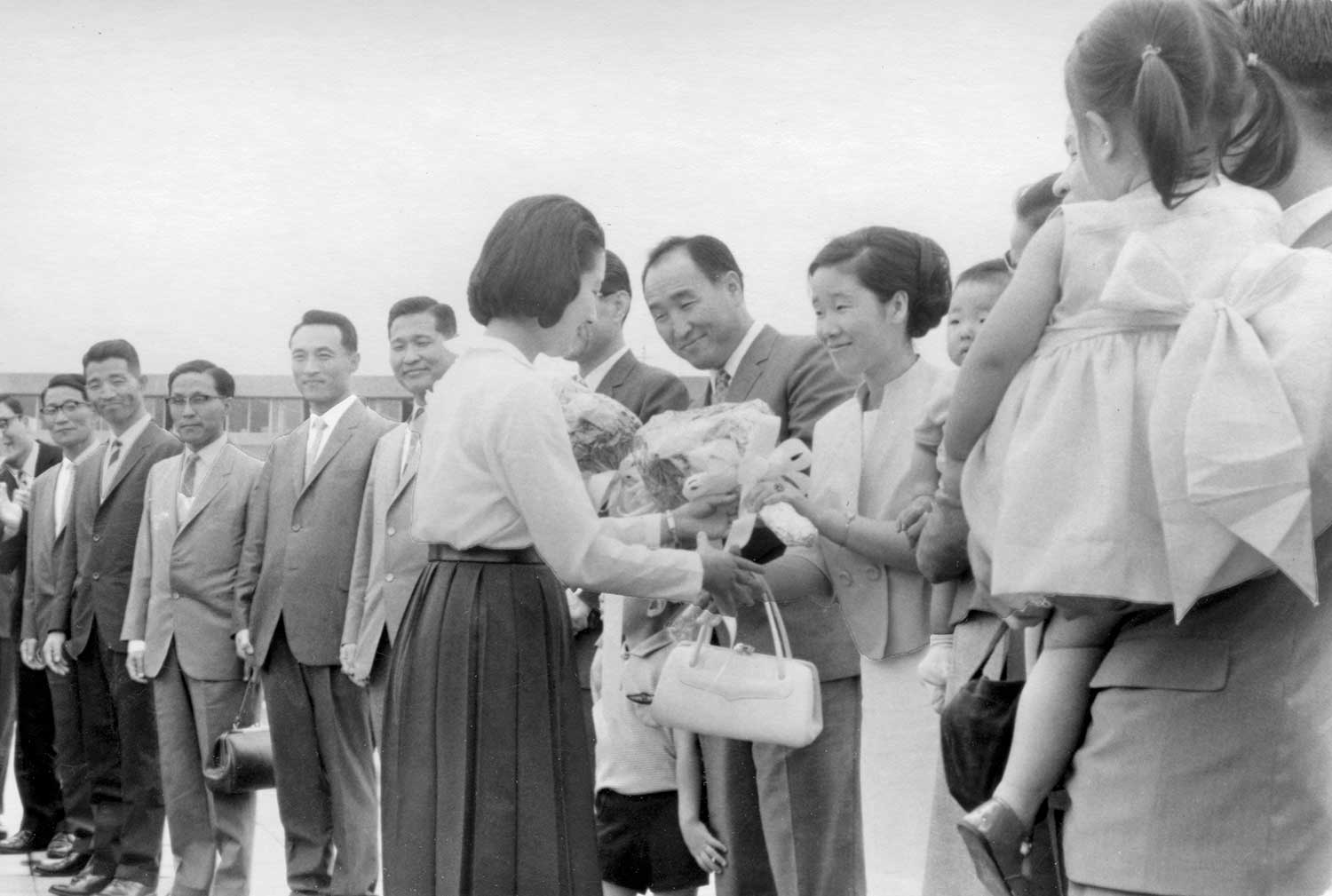 True Parents and Korean leaders receive a warm welcome from Japanese church members at Haneda Airport in Tokyo, June 12, 1967.